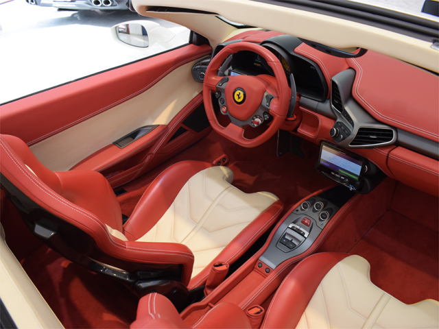 2013年モデル EU新車並行輸入車 フェラーリ 458 スパイダー 20in鍛造AW カーボンレーシングシート