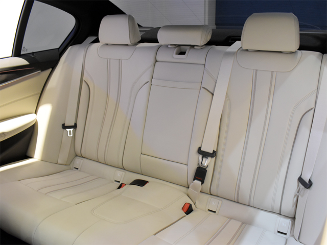 2018年モデル 正規ディーラー車 BMW 530i MスポーツPKG 白革 サンルーフ 外装マッチペイント 